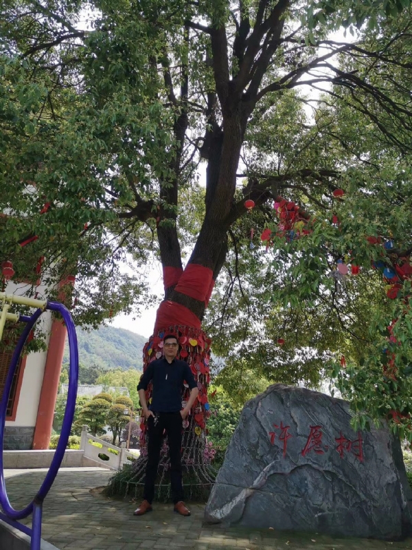霸气的第一张照片--华容闪婚服务中心